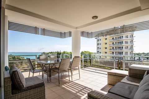 ZEN BY THE WATER - Esplanade Darwin Retreat - Sunshine Coast Tourism 3