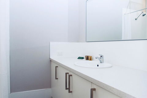 Erldunda Desert Oaks Resort - Sunshine Coast Tourism 3