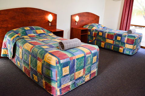 Erldunda Desert Oaks Resort - Sunshine Coast Tourism 35