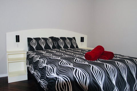 Erldunda Desert Oaks Resort - Sunshine Coast Tourism 5