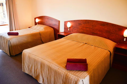 Erldunda Desert Oaks Resort - Sunshine Coast Tourism 33