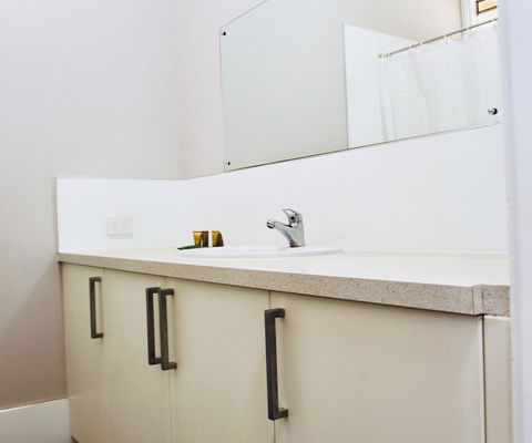 Erldunda Desert Oaks Resort - Sunshine Coast Tourism 11