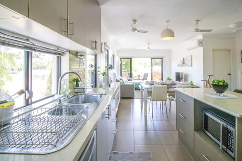 ZEN QUEST - The NOMADS PAD Near Nightcliff Markets & Sunset Foreshore - Holiday Sunshine Coast 25