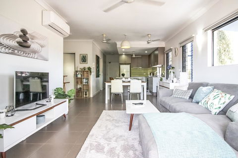 ZEN QUEST - The NOMADS PAD Near Nightcliff Markets & Sunset Foreshore - Holiday Sunshine Coast 1