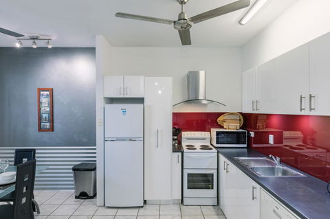 CitySide Apartment - 2 Bedroom With Private Courtyard - Holiday Sunshine Coast 3
