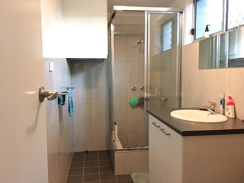 Cozy Room For A Great Stay In Darwin - Excellent Location - Sunshine Coast Tourism 8