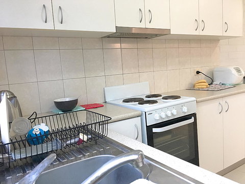 Cozy Room For A Great Stay In Darwin - Excellent Location - Sunshine Coast Tourism 1