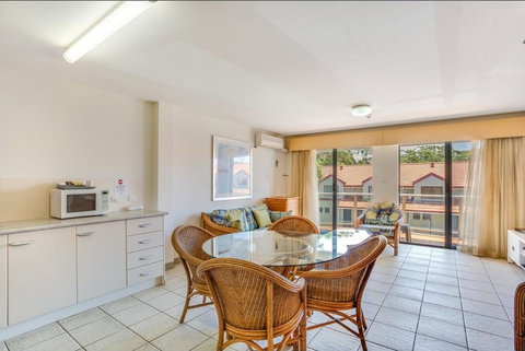 Nelson Bay Breeze - Sunshine Coast Tourism 24