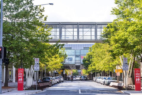 Highgate Executive Apartment City Walk Canberra - Sunshine Coast Tourism 36