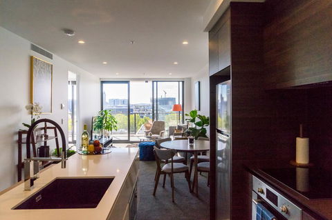 Highgate Executive Apartment City Walk Canberra - Sunshine Coast Tourism 12
