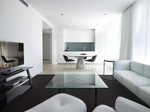 Burbury Hotel - Sunshine Coast Tourism 7