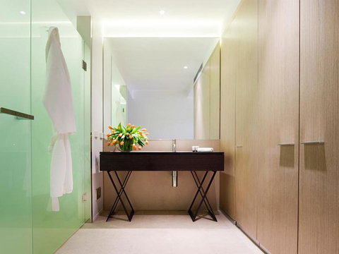 Burbury Hotel - Sunshine Coast Tourism 6