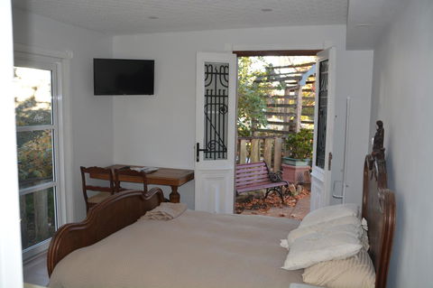 Garden Room - Sunshine Coast Tourism 6