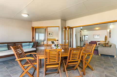 Lennox Holiday Apartments - Holiday Sunshine Coast 33