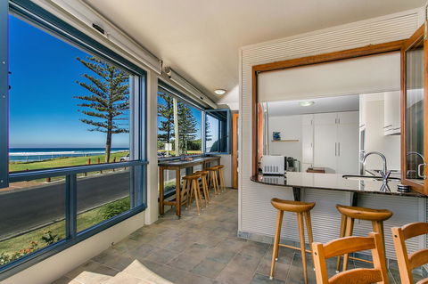 Lennox Holiday Apartments - Holiday Sunshine Coast 32