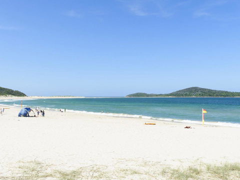 Bombora @ Fingal Bay - Holiday Sunshine Coast 1