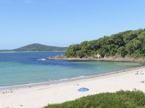 Bombora @ Fingal Bay - Holiday Sunshine Coast 2