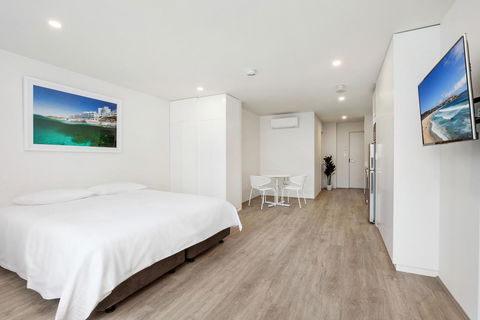 Bondi Beach Studio King Suite 2 - Holiday Sunshine Coast 1
