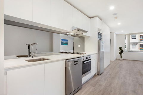 Bondi Beach Studio King Suite 2 - Holiday Sunshine Coast 3