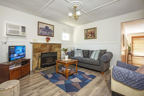 Bonnie Brae Cottage - Holiday Sunshine Coast 1