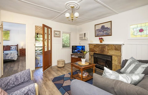 Bonnie Brae Cottage - Holiday Sunshine Coast 2