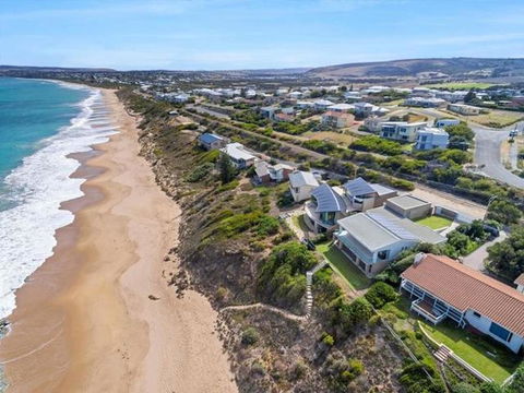 Boomer Beach Retreat - Pet-Friendly - WiFi - Sunshine Coast Tourism 2