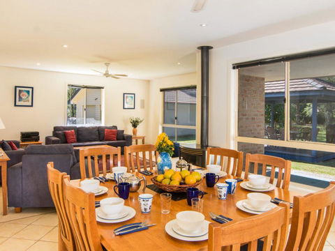 Boomerang Hideaway - Holiday Sunshine Coast 0