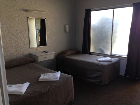 Boomerang Hotel - Sunshine Coast Tourism 3