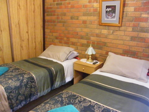 Boomers Guest House Hamilton - Sunshine Coast Tourism 2