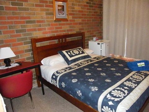Boomers Guest House Hamilton - Sunshine Coast Tourism 3