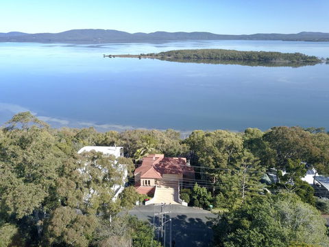 Booti Booti Chateau Lakeside - Sunshine Coast Tourism 0