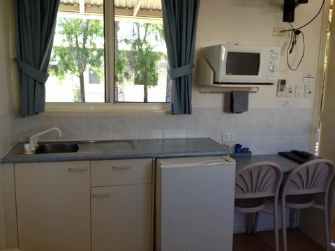 Bottle Tree Gardens Motel - Sunshine Coast Tourism 3