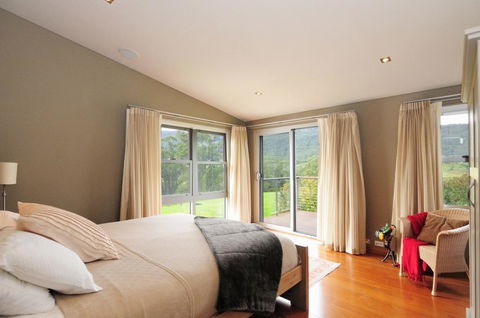 Bottlebrush Lodge - Great Views And A Pool! - Sunshine Coast Tourism 3