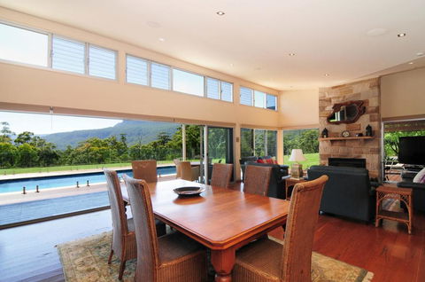 Bottlebrush Lodge - Great Views And A Pool! - Sunshine Coast Tourism 2