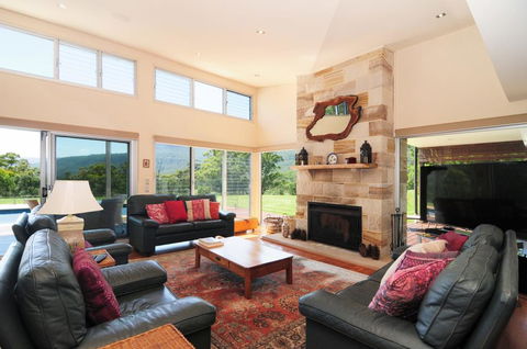Bottlebrush Lodge - Great Views And A Pool! - Sunshine Coast Tourism 0