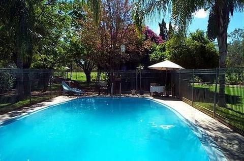 Bourke Riverside Motel - Holiday Sunshine Coast 0