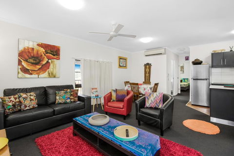 BOUTIQUE APARTMENTS BEACH LOCATION - Sunshine Coast Tourism 0