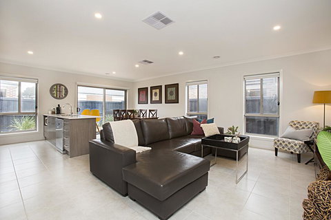 BOUTIQUE STAYS - Carinya - Sunshine Coast Tourism 0