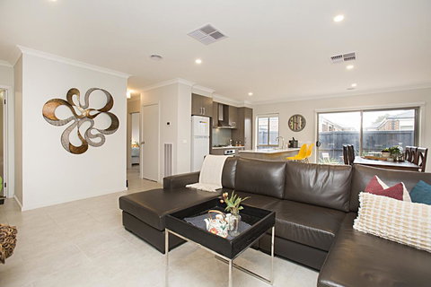 BOUTIQUE STAYS - Carinya - Sunshine Coast Tourism 1