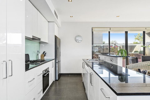 BOUTIQUE STAYS - Catani Gardens - Sunshine Coast Tourism 3