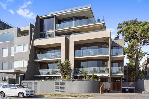 BOUTIQUE STAYS - Catani Gardens - Sunshine Coast Tourism 0