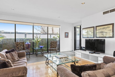 BOUTIQUE STAYS - Catani Gardens - Sunshine Coast Tourism 2