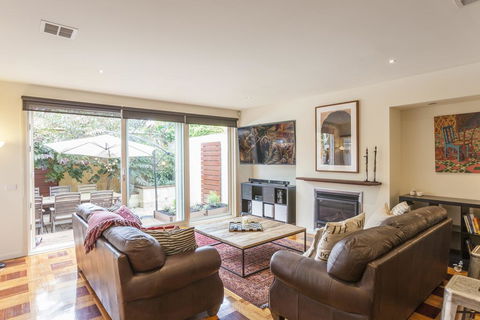 Boutique Stays - Elwood Hideaway - Sunshine Coast Tourism 0