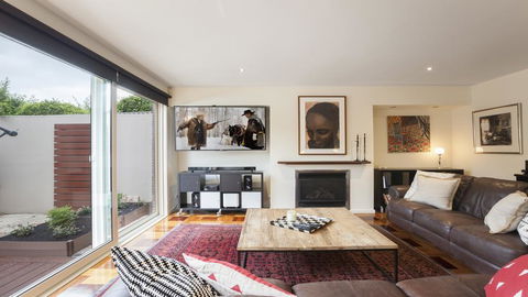 Boutique Stays - Elwood Hideaway - Sunshine Coast Tourism 1