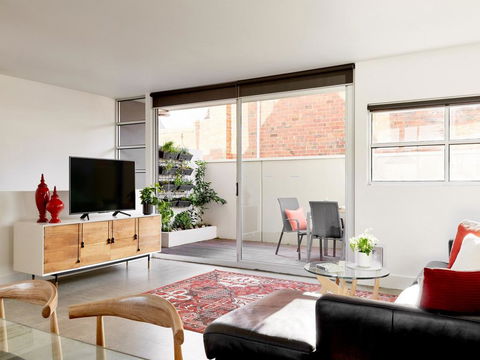 Boutique Stays - The Cassin - Sunshine Coast Tourism 0