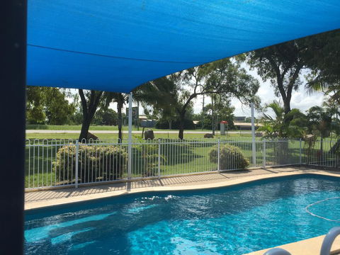 Bowen Arrow Motel - Sunshine Coast Tourism 3