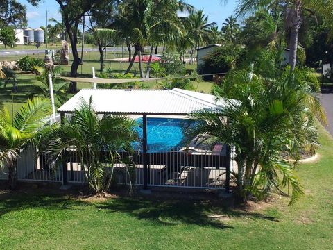 Bowen Arrow Motel - Sunshine Coast Tourism 1