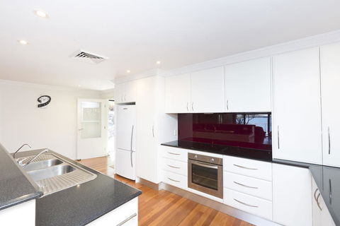 Brae Villa - Sunshine Coast Tourism 1