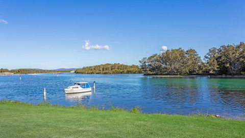 Braemar 5 - On The Lake! - Sunshine Coast Tourism 3
