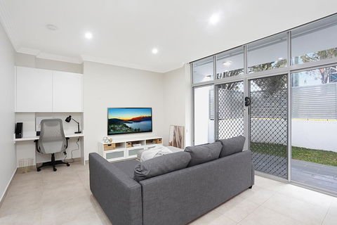 Brand New 2 Bedroom Apartment For 7 People - Sunshine Coast Tourism 0